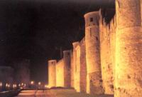 Carcassonne - 19, 18, 48 - Les Lices (au nord de la porte narbonnaise, entre les tours 18, 19 et 48) (de nuit)